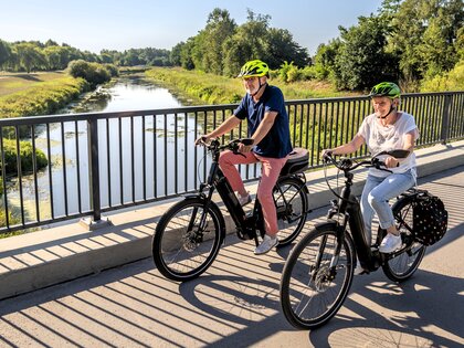 Radfahrer im Emsland unterwegs_quer ©Emsland Tourismus GmbH
