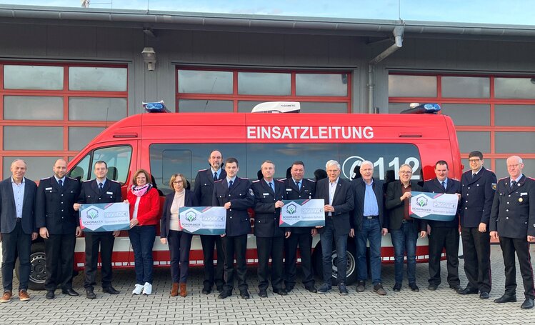 Spendenübergabe Schomaker Feuerwehr